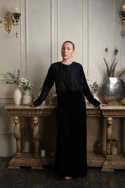 A New Winter Moonlight Touch – Velvet & Lace Abaya