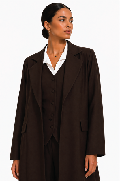 A 90s-Inspired Abaya Set with Inner Layer